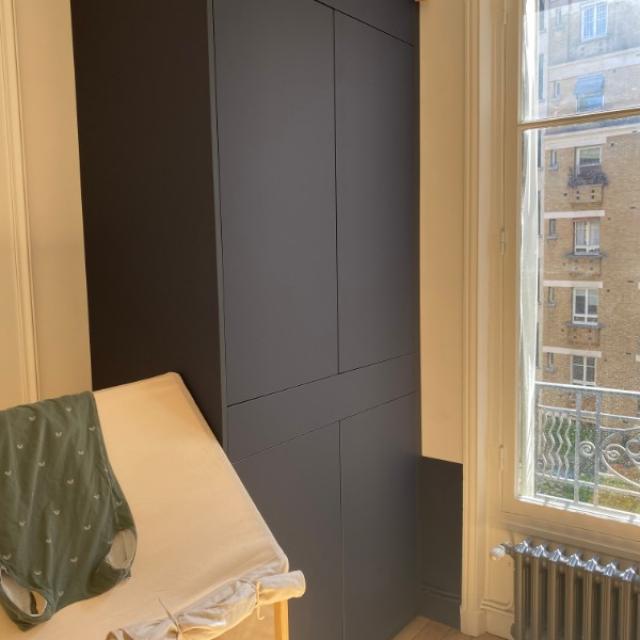 Installation de mobilier d'agencement dans un appartement à Neuilly